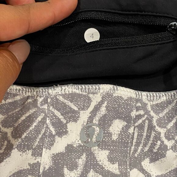 Lululemon Pace Setter Skirt Gray Floral Print Size 4 Running Athletic Skort - Picture 3 of 7
